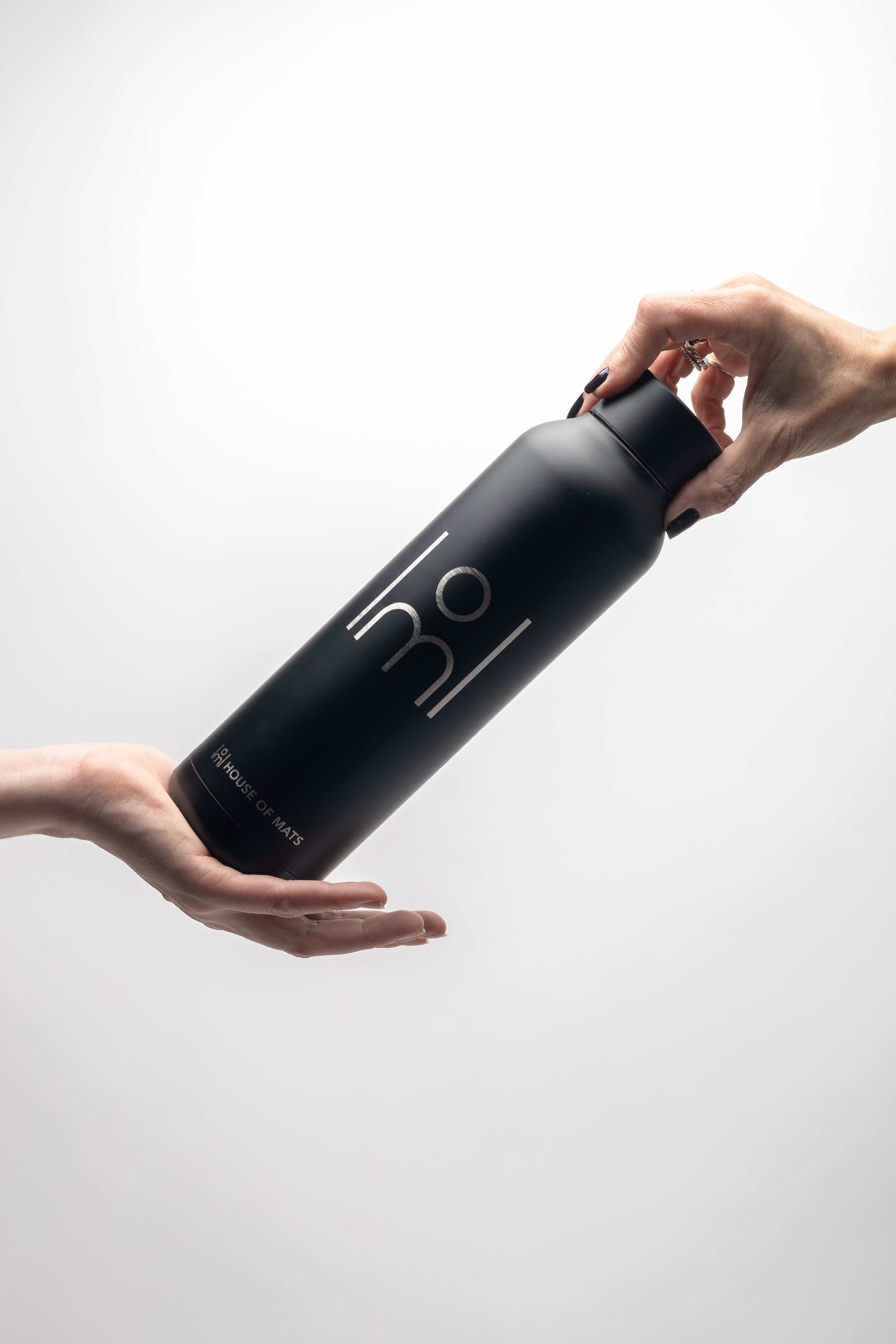 The unbeatable black bottle - 850ml